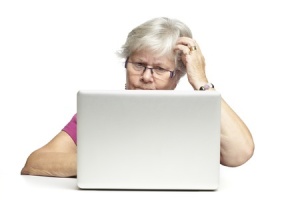 senior-woman-laptop-confused